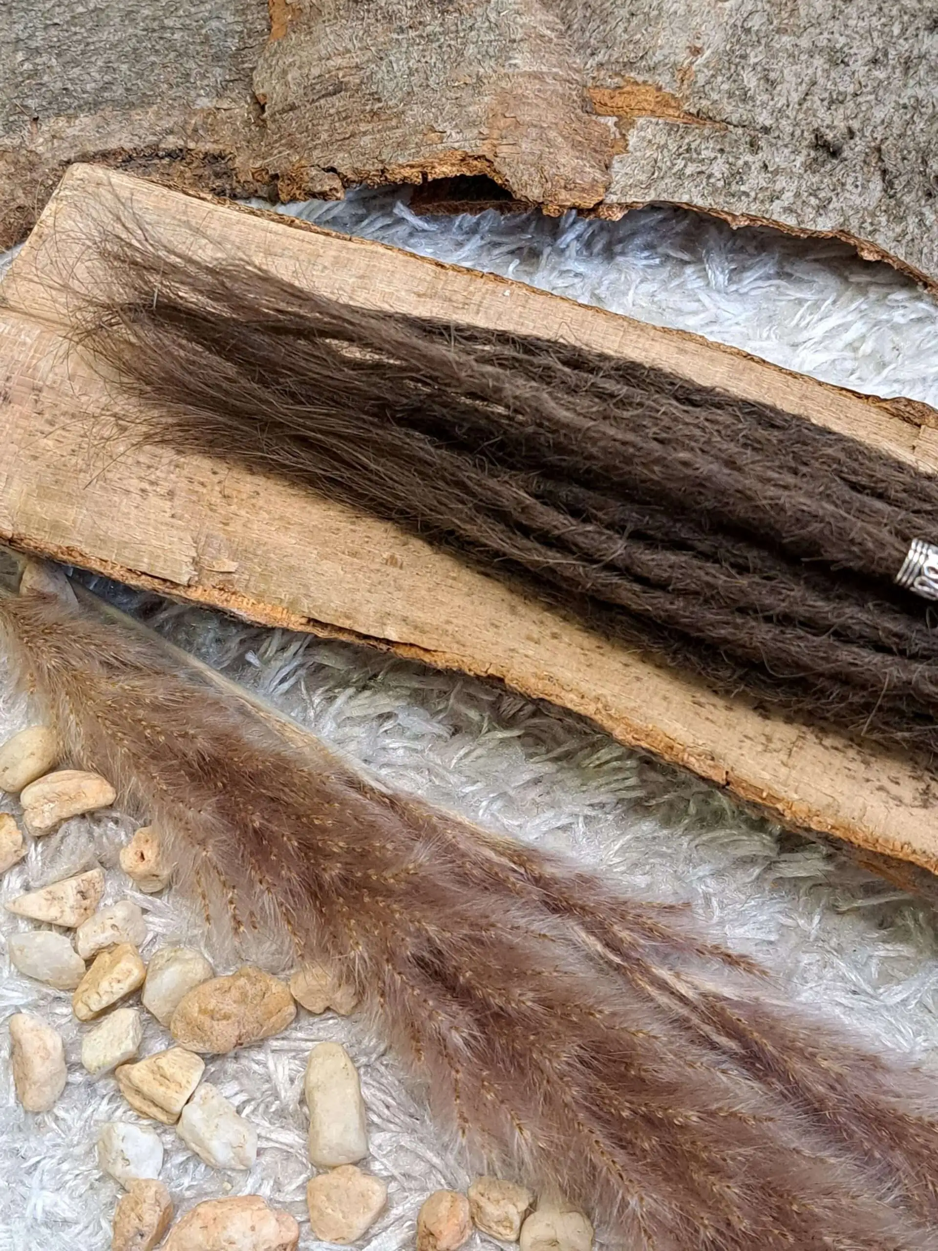 Dreadlocks Shop - Dreadlock Dread Extensions Farbe Braun 25-30cm ø 4-6mm aus qualitativ hohen europäischen Schnittzöpfen in Handarbeit hergestellt