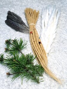 Dreadlock Dread Extensions in der Farbe Hellblond 45-50cm ø 5-7mm aus qualitativ hohen europäischen Schnittzöpfen in Handarbeit hergestellt