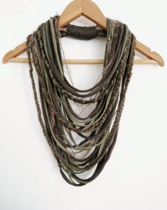 Boho Halskette Olivgrün – Bohemian Outfit